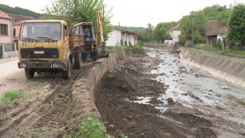 Чишћење речног корита у Великом Извору