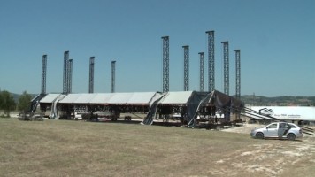 Почело монтирање бине на Краљевици за 49. Гитаријаду