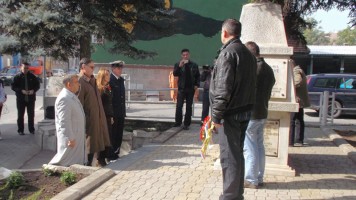 Венци на споменик борцима рата 1991-1995. године