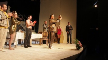 Зајечарци  дуготрајним аплаузом поздравили глумачки ансамбл Народног позоришта Републике Српске