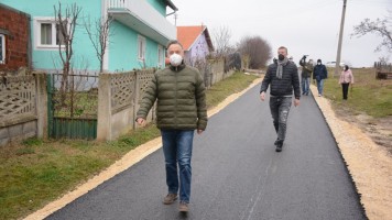 ОБИЛАЗАК ИНФРАСТРУКТУРНИХ РАДОВА: У Николичеву асфалт за најдужу улицу, почела реконструкција ”Белгијске пруге”
