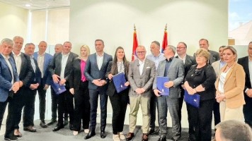 УРУЧЕН УГОВОР: МОДЕРНИЗАЦИЈА ПАРКИНГ СИСТЕМА У ГРАДУ ЗАЈЕЧАРУ