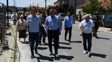 Министар Дарко Глишић обишао радове на изградњи нове амбуланте у Котлујевцу 