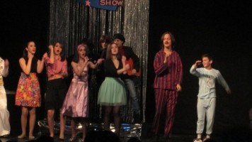 Зајечарски основци одушевили публику комадом 