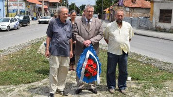 Положен венац на спомен обележје Хајдук Вељку