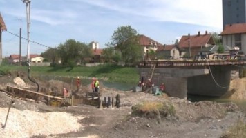 Настављају се радови на мосту у Котлујевцу