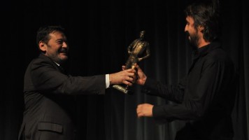 Спуштена је завеса на 24. 