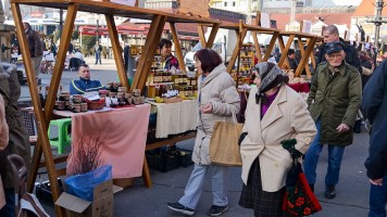 Новогодишњи вашар на Тргу ослобођења