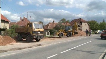 Сређују се атарски путеви у Звездану