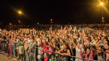 Сања Илић  & Балканика приредили спектакл на Поповој плажи! 