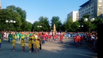 Дечији осмеси и радост на Тргу ослобођења -Завршна манифестација предшколаца основних школа „Мали дипломци“