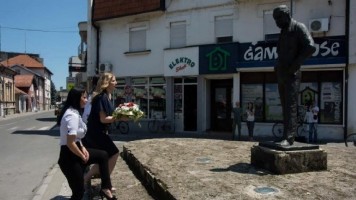 Положени венци на споменик Зорана Радмиловића 