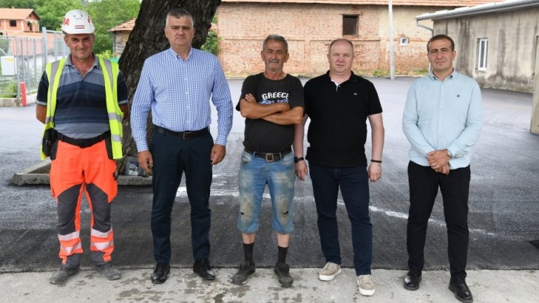 Завршени радови на уређењу платоа испред Дома културе у Глоговици 