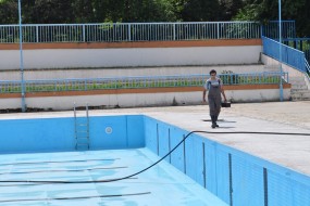 Чишћење градског базена