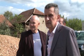 Сређивање атарских путева у Звездану