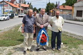 Полагање венаца на спомен плочу Хајдук Вељку у Зајечару