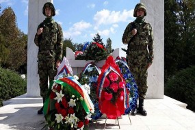 Положени венци на споменик погинулим борцима у Другом светском рату
