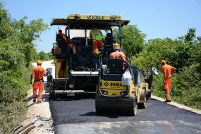 радови на санацији и реконструкцији пута од Шљивара до “Братујевачког брда”