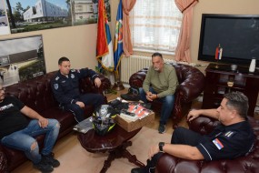 Град донирао опрему саобраћајној полицији 