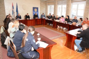 БЕЗБЕДНОСТ ДЕЦЕ У ШКОЛАМА: ОДРЖАН САСТАНАК У ПОЛИЦИЈСКОЈ УПРАВИ У ЗАЈЕЧАРУ  