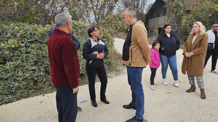 Радови на асфалтирању улице код циглане 