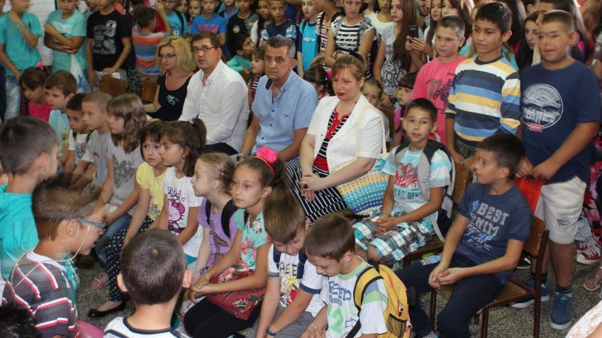 Градоначелник Огњеновић пожелео добродошлицу ђацима првацима