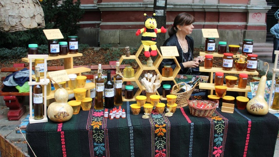 Поводом славе Града Зајечара, приређене изложбе народног умећа, традиционалних и пчелињих производа