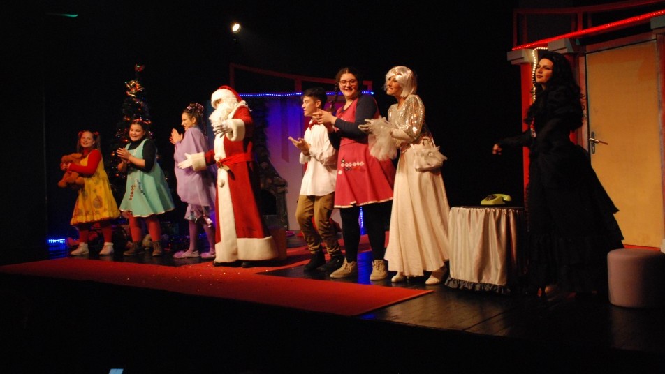 Одиграна премијера дечје представе „Новогодишњи случај чаробнице Лили